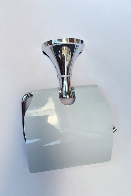 🩶 حامل مناديل حمّام – فضي لامع